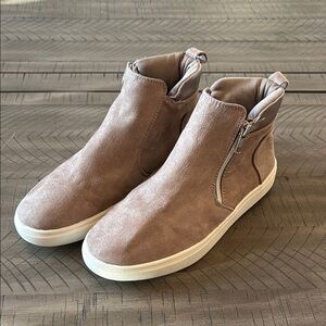 Steve Madden Tan Ankle Boots Sneakers with Suede Material and Side Zippers